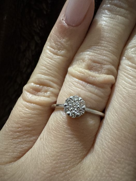 Золоті каблучки з діамантами