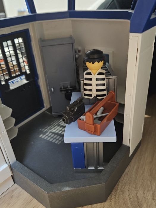 Duży zestaw playmobil więzienie +3 inne zestawy policyjne
