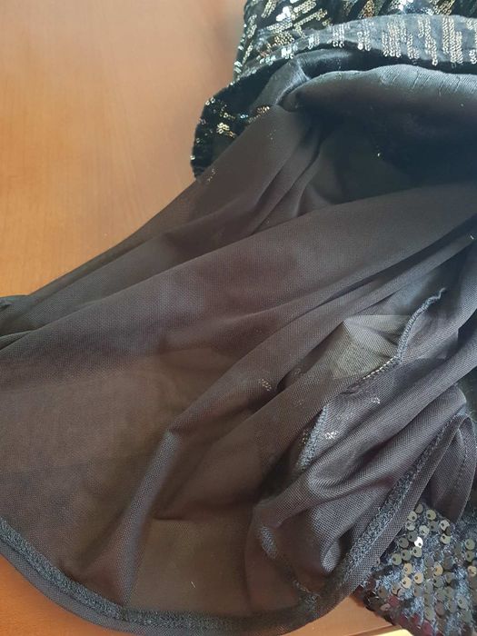 Сукня святкова у паєтки Zara.