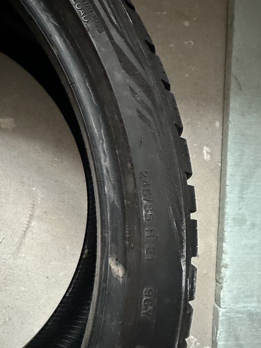 245 35 21 Vredestein