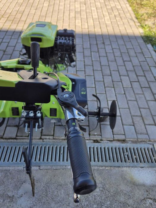 Motoenxada Vito, gasolina, transmissão direta 7cv