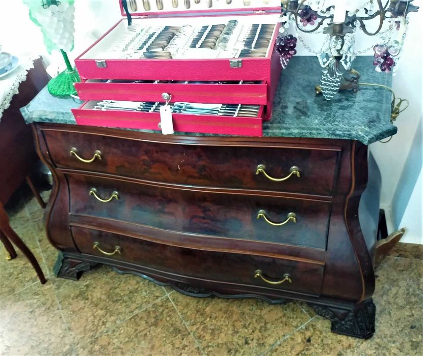 Cómoda Barriga Raiz Nogueira
