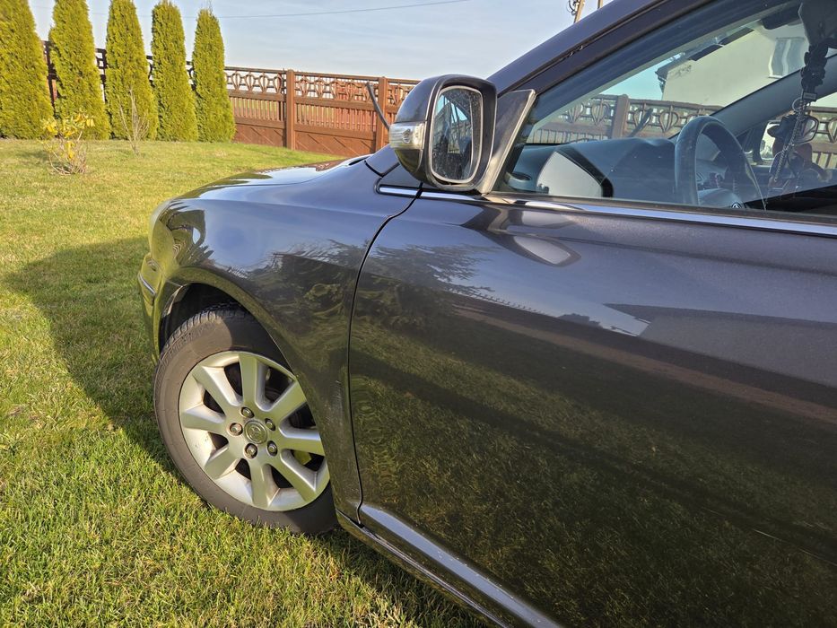 Toyota Avensis T25