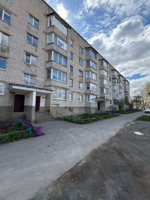 Продаж 2-2-кімнатної квартири