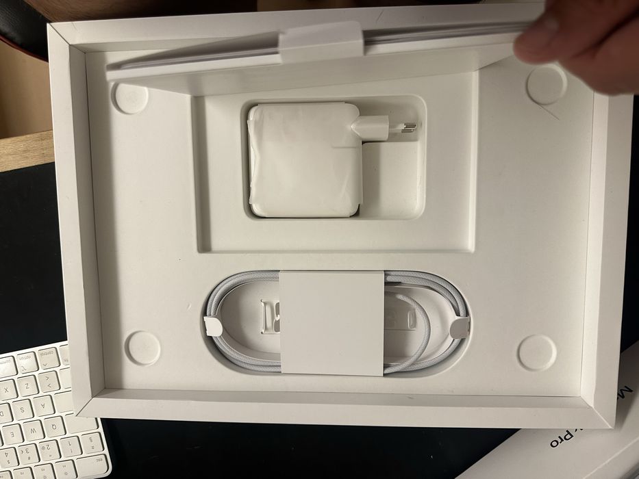 MacBook Pro 14” M1 Pro — 16GB RAM / 512GB SSD