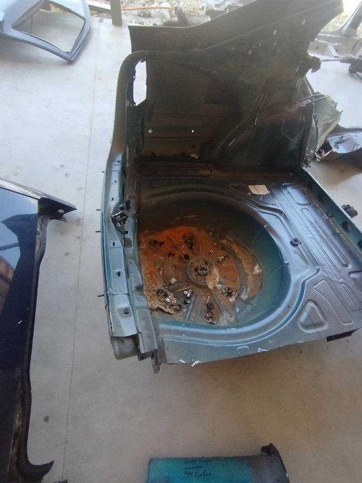 Панель пола ниша під запаску шкода а 5 седан Skoda a5 седан