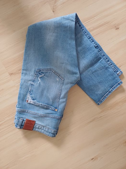 Świetne spodnie dżinsowe Zara 1975 r. 38