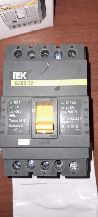 Автоматические выключатели ВА88-35 3P 200А 35кА, ВА88-32 3P 100А IEK