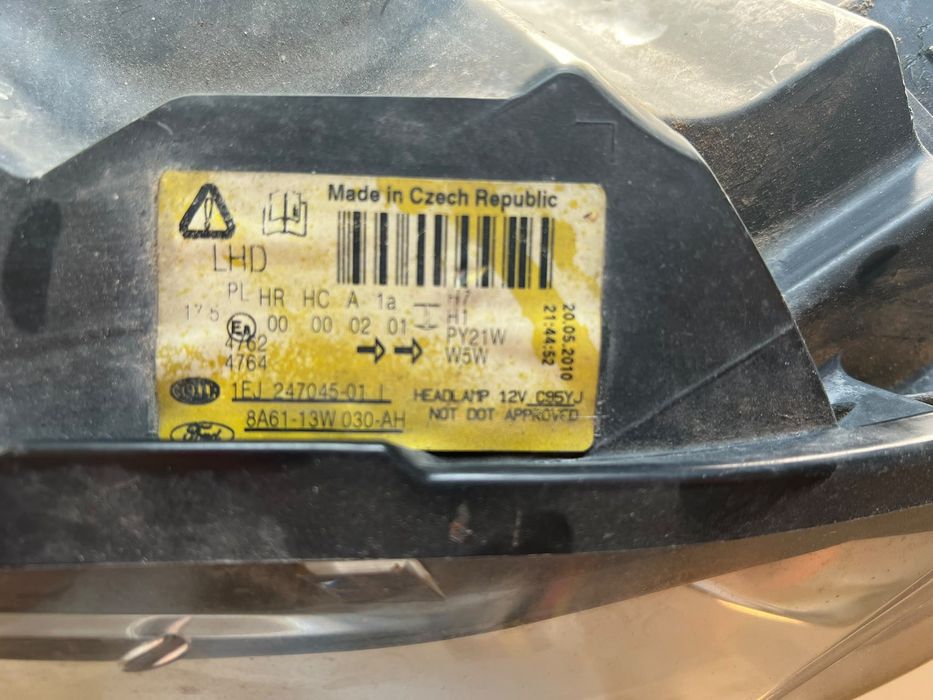 Farol esquerdo Ford Fiesta ref. 1FJ247045-01