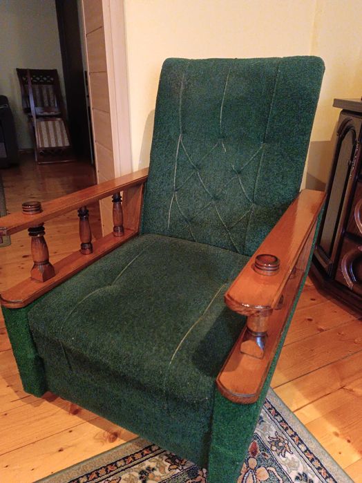 Dwa zielone fotele