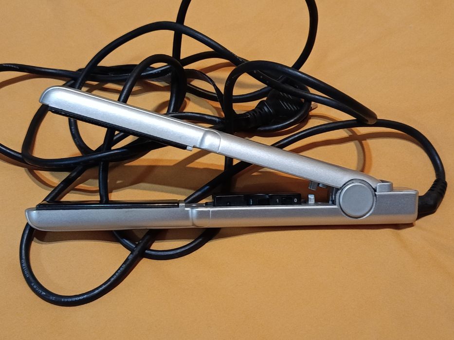 Alisador de cabelo com placas de cerâmica