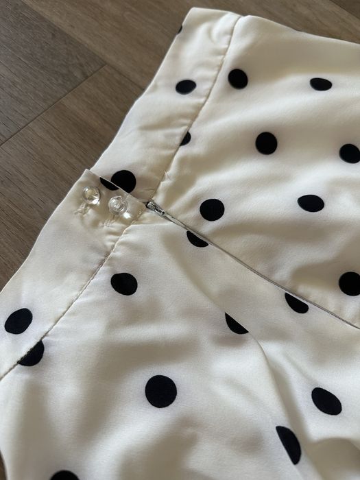 Атласна спідниця