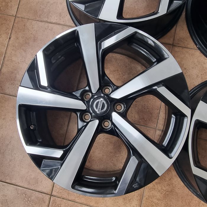 Диски Nissan R19 5x114.3 7j ET40 ЦО66.1 оригінал