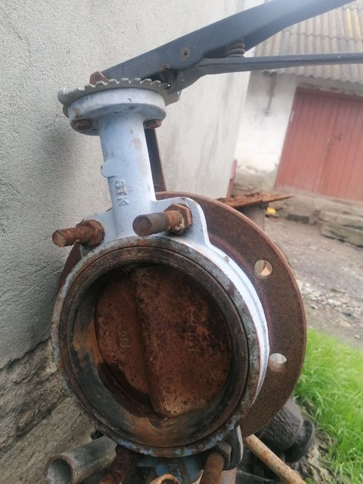 Засувка батерфляй з трубою