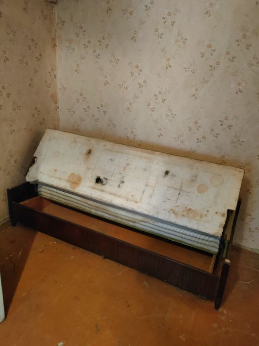 Віддам безкоштовно диван