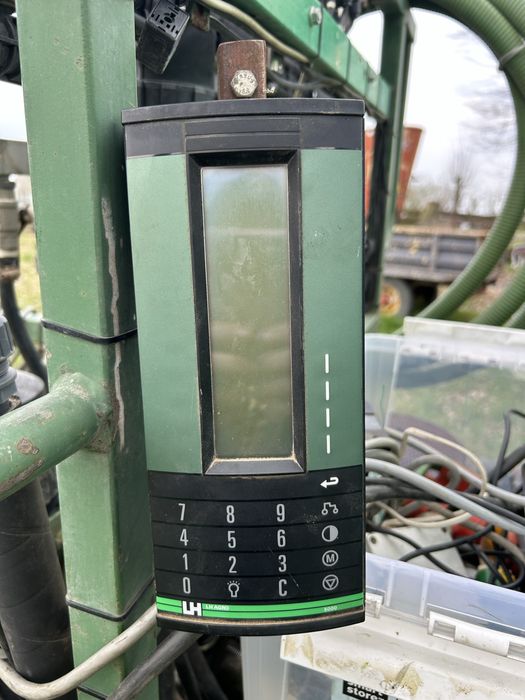 Opryskiwacz ciągany 2000 l