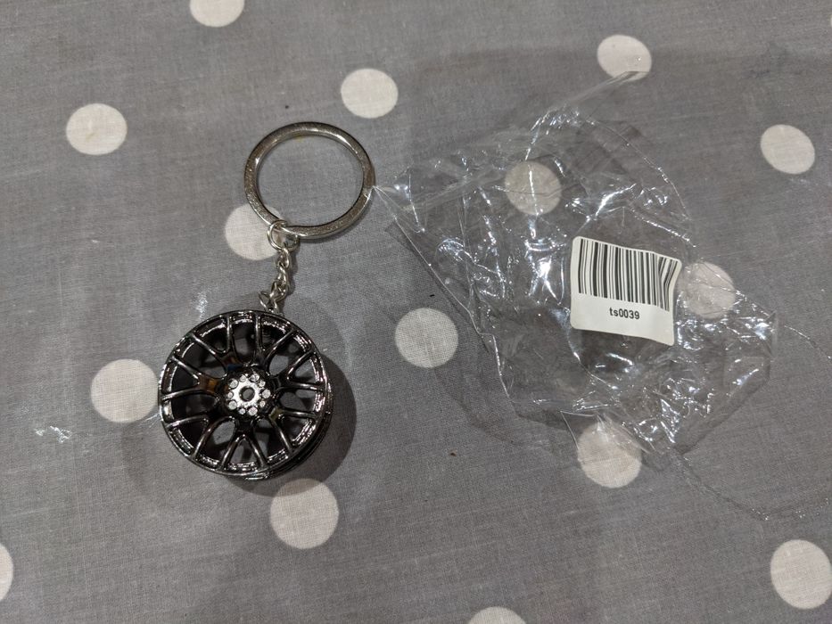 Porta chaves forma de jante e disco e travões