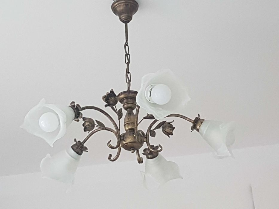 Żyrandol lampa kuty róże na pięć żarówek