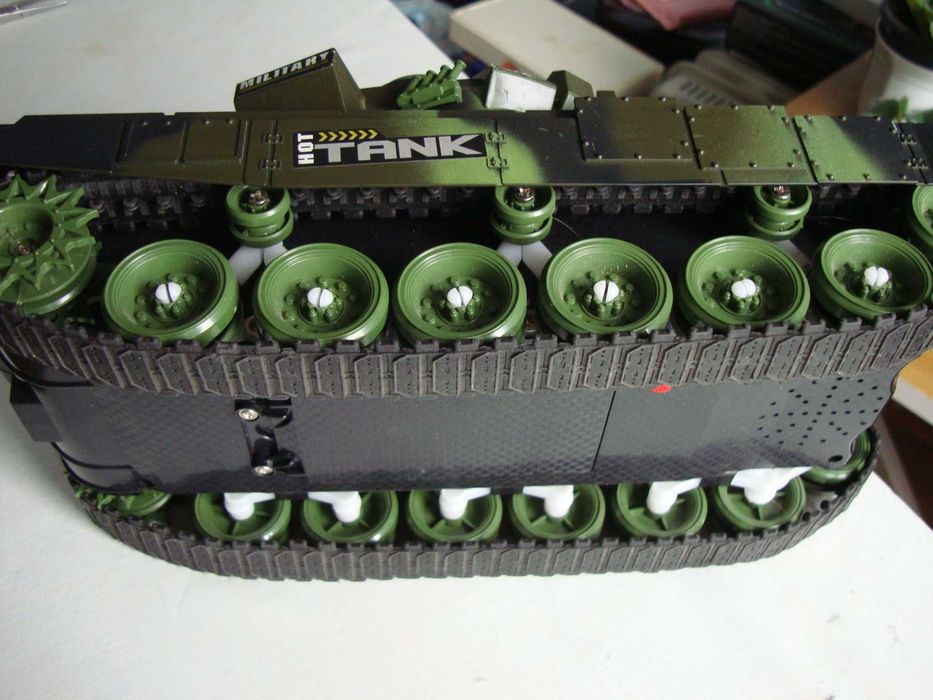 Большой Боевой Танк на радиоуправлении