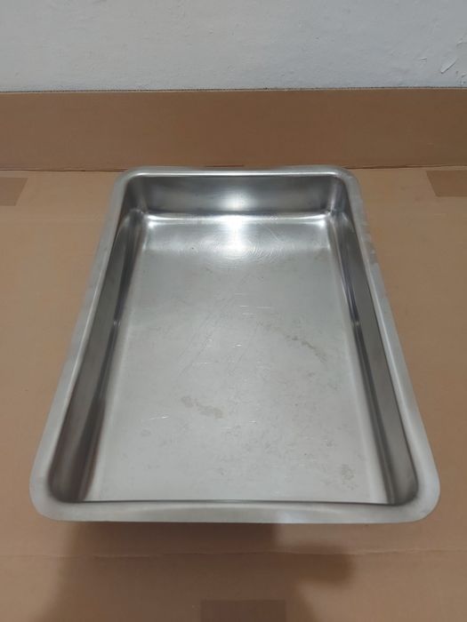 Tabuleiro inoxidável. Comprimento 38cm. Largura 26cm