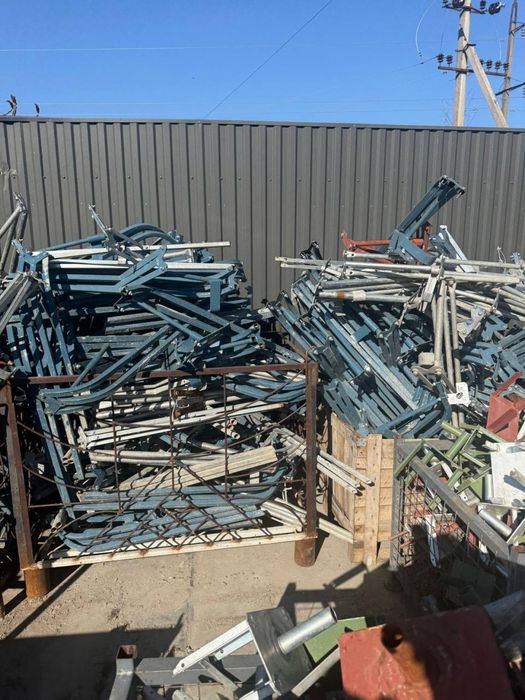 Оренда опалубки перекриття: стійки, балки H20, триноги, корони