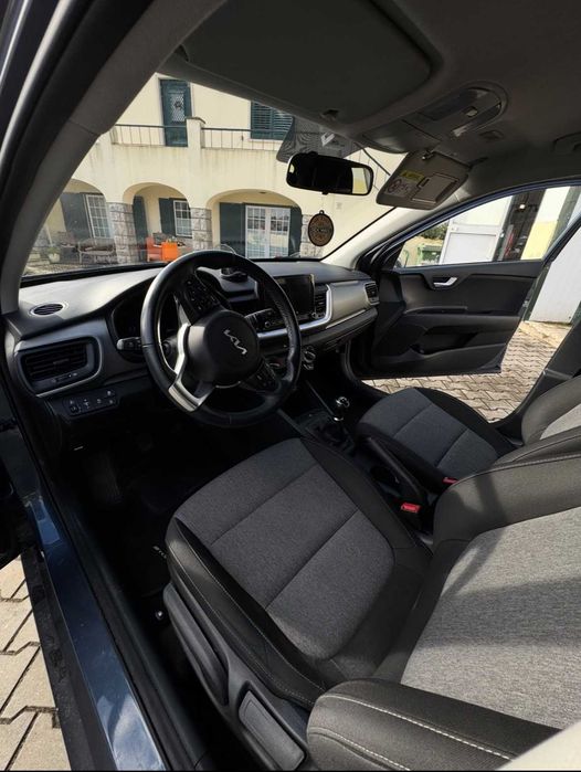 Kia Stonic 2023 apenas 35mil km( com Garantia)