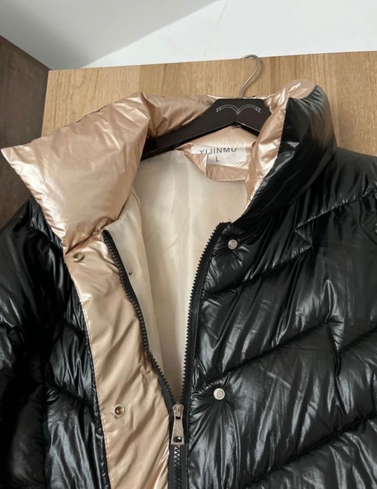 czarna długa kurtka