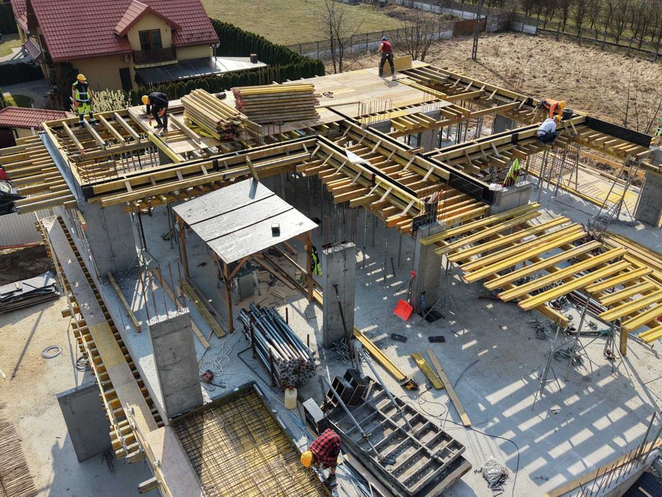 Wynajem sprzedaż szalunków rusztowań podnośników kontenerów ogrodzeń