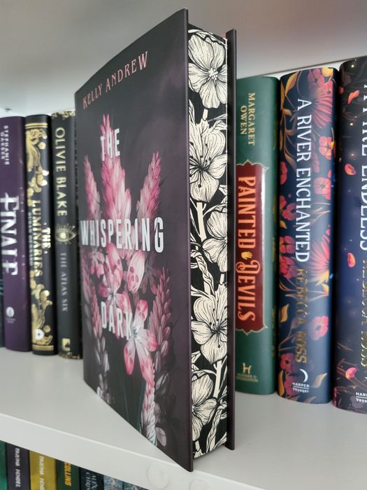 Illumicrate The whispering dark