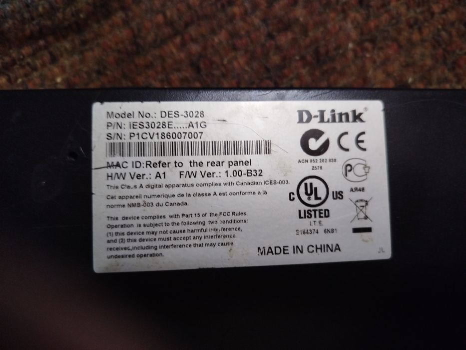 комутатор D-Link DES-3028