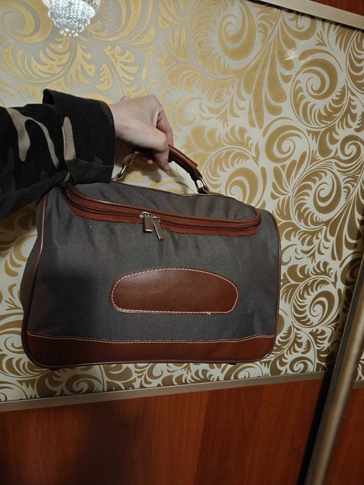 Дорожня сумка середня. Ручна покладь кладь . Саквояж зелена з шкірою