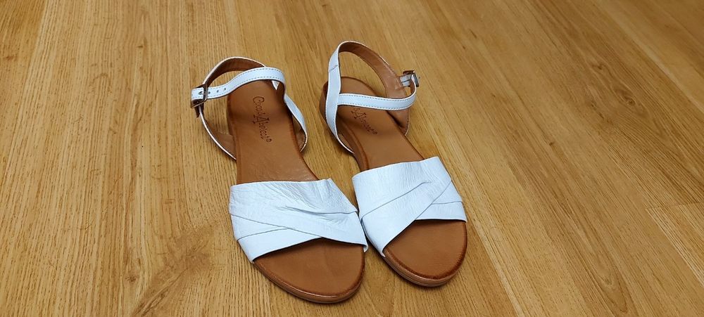 Босоножки кожаные женские