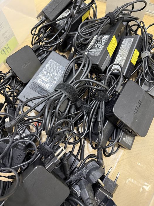 Продам зарядные устройства для ноутбуков