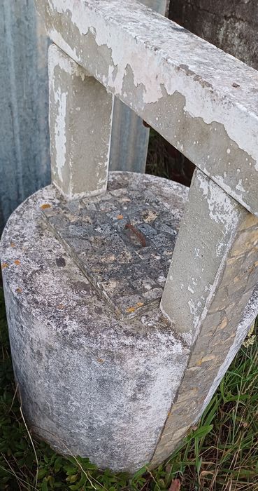 Poço em cimento de jardim