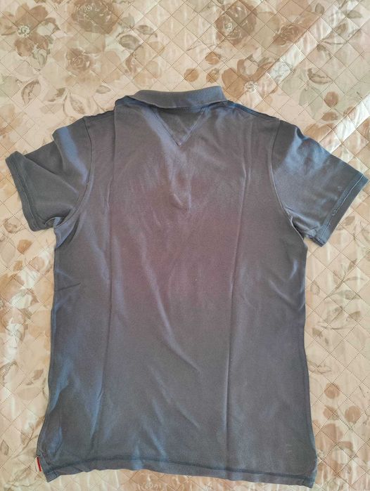 Polo Tommy Hilfiger tam. L em muito bom estado RESERVADO