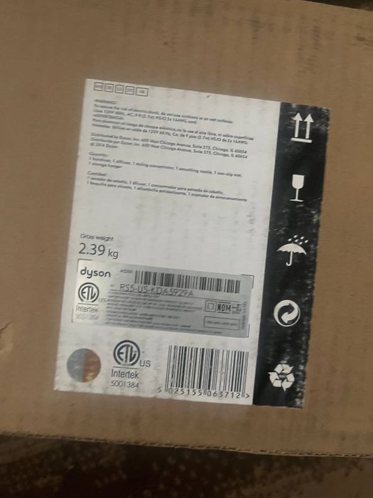 Фен Dyson в серо-золотом цвете