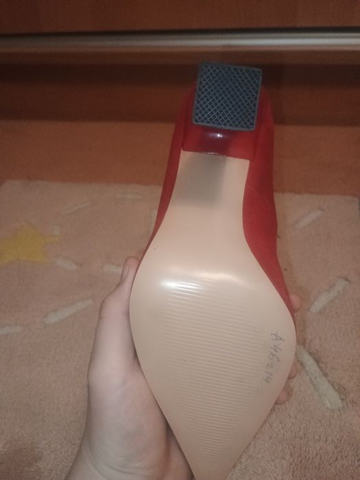 Каблуки червоні,37 розмір