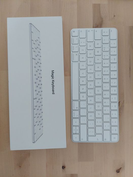 Magic Keyboard - MXCL3PO/A - Março 2025