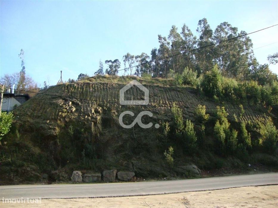 Terreno de construção perto do Hospital de Riba de Ave - Vila Nova de — Riba de Ave, Braga