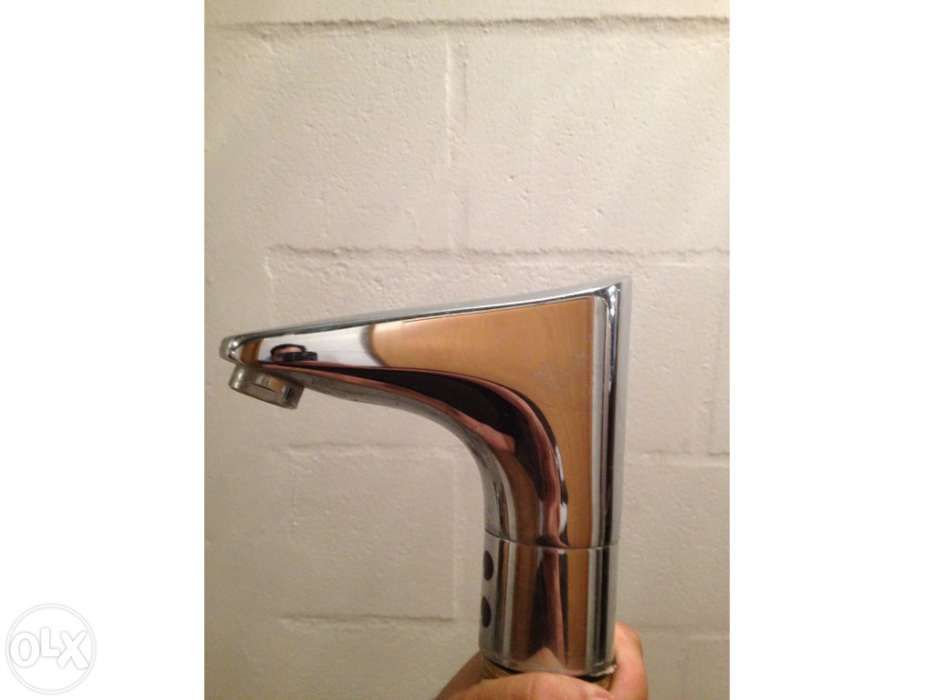 Torneira GROHE com sensor movimento