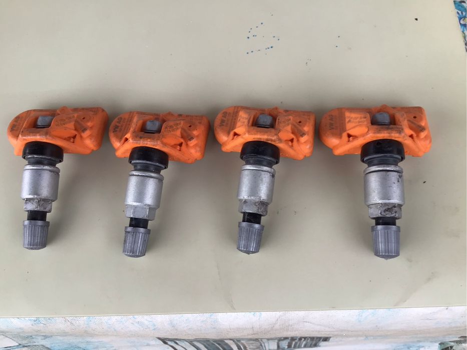 Czujniki cisnienia w oponach Audi Q lub A prawie nowe uzywane  1 sezon