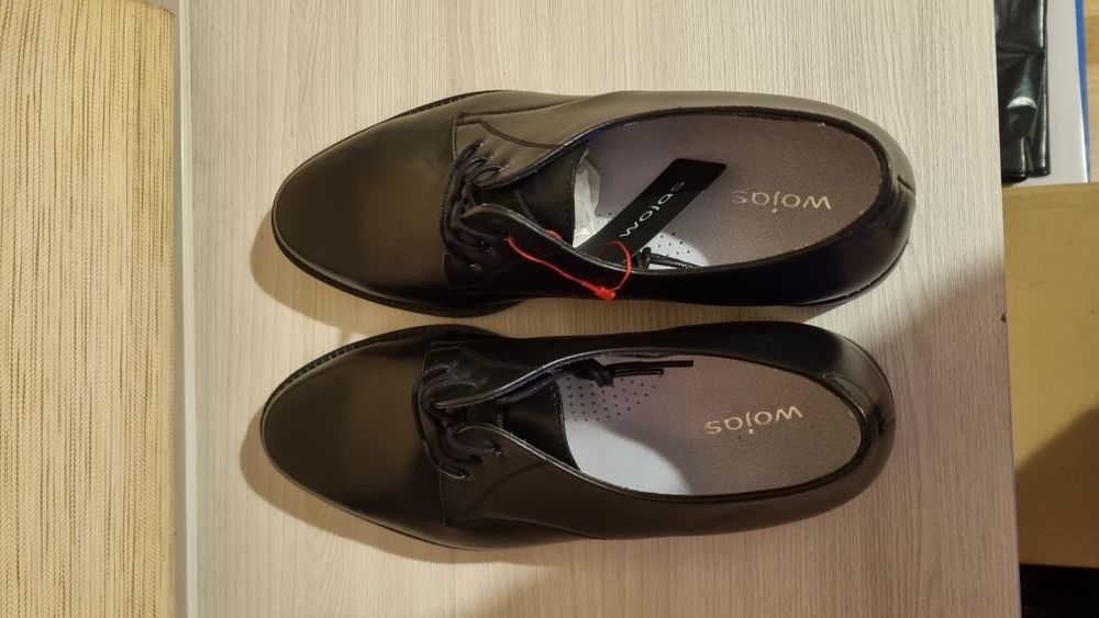 Półbuty Wojas czarne 43 nowe.