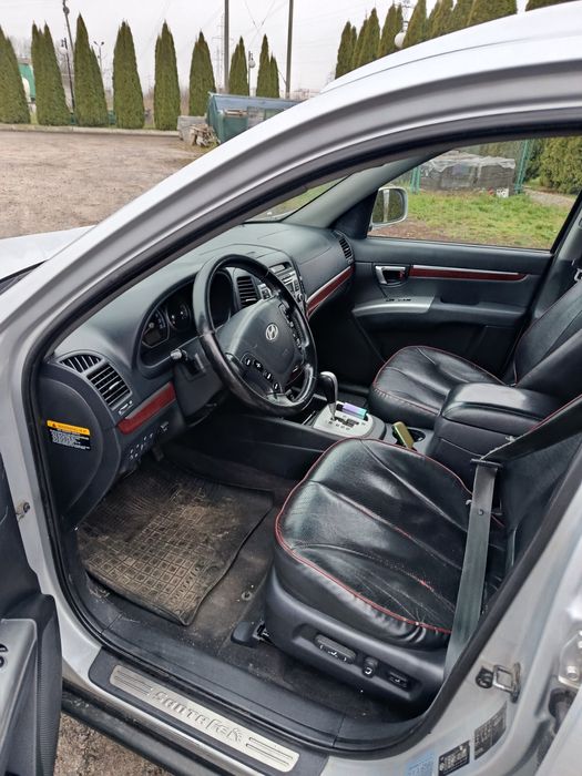 Продається Hyundai Santa FE надійне, обслужена сімейне авто.