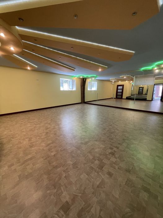 Продаж Комерційного приміщення з ремонтом, басейном. Центральний парк