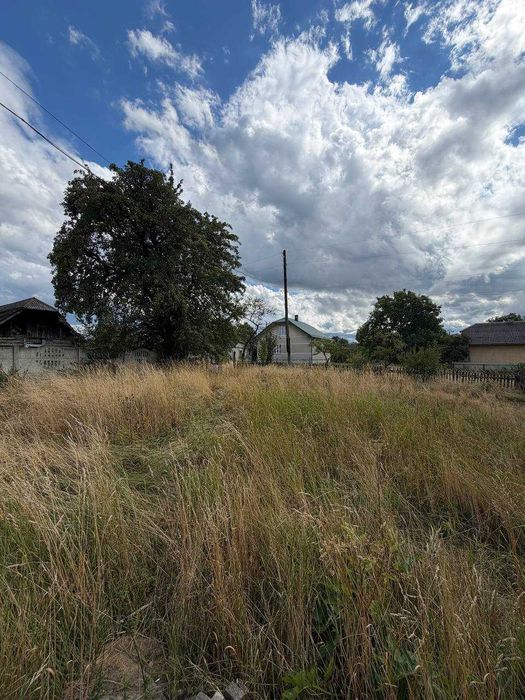 Продаж земельної ділянки 9 сотих з будиночком 30 м² у селі Новоселиця