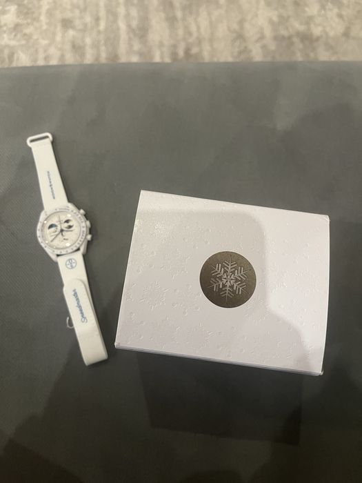 Relógio swatch x omega mission to earthphase moongold