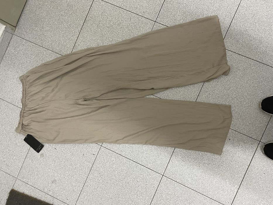 Calças bejes da Zara