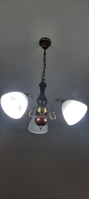 Conjunto de candeeiros de teto e de mesa de cabeceira