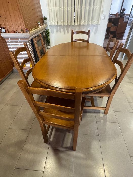 Mesa e 6 cadeiras