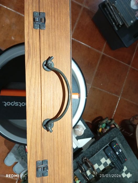 Mala expositora madeira e vidro frontal